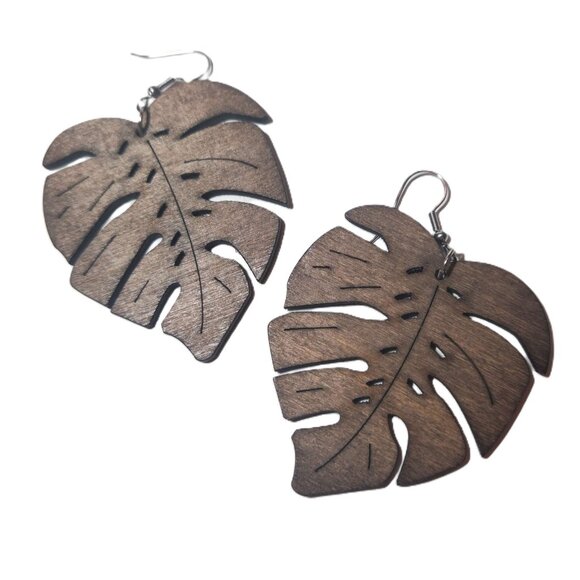 ❤️ 4/$20 New Monstera leaf earrings Brown wood lightweight 3" dangle Boho plant - Picture 3 of 5